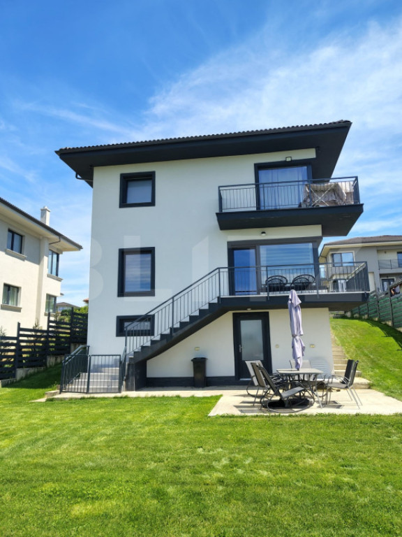 Casă individuală finisată 5 camere, 166 mp utili, cu pano