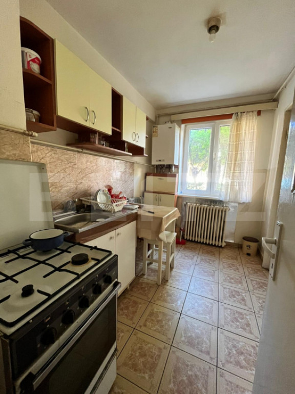 Apartament 2 camere de inchiriat, parter, zona Imparatul Tra