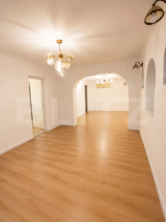 Apartament 3 camere decomandat, 72 mp, parter, zona Curtea d