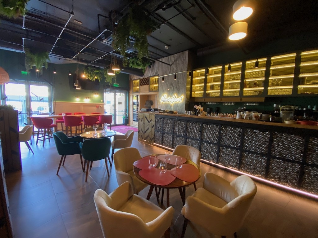 Investie spatiu comercial - restaurant amenajat