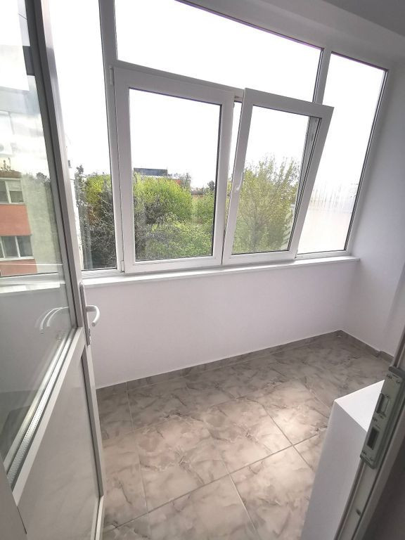 De vanzare apartament cu 2 camere, central. et. 3, 79.900...