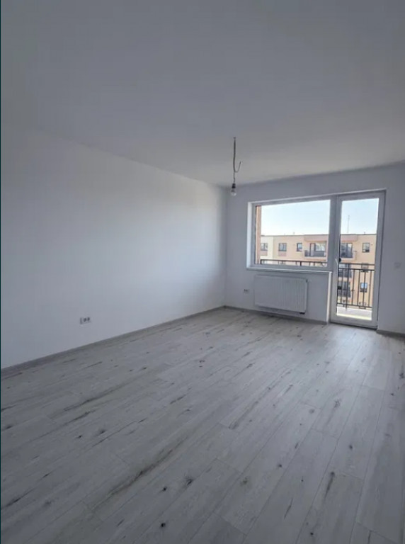 Apartament 2 camere, decomandat - zona Tractorul