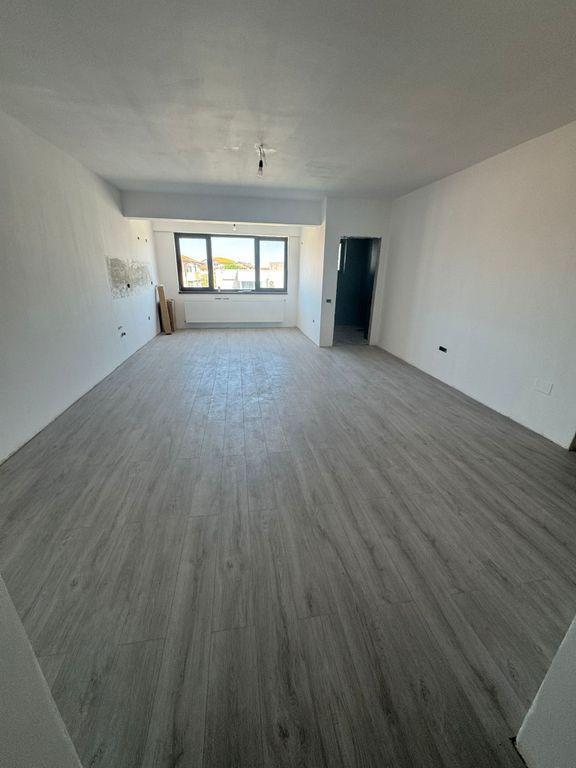 Apartament 3 camere - zona Compozitori