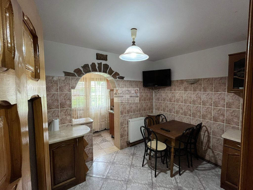 Apartament cu 3 camere decomandat parter