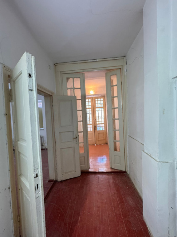 Apartament 4 camere de vânzare, în zona Piața Ovidiu, Con