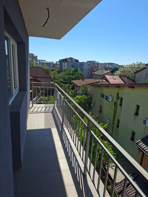Apartament 3 camere decomandat zona Titan