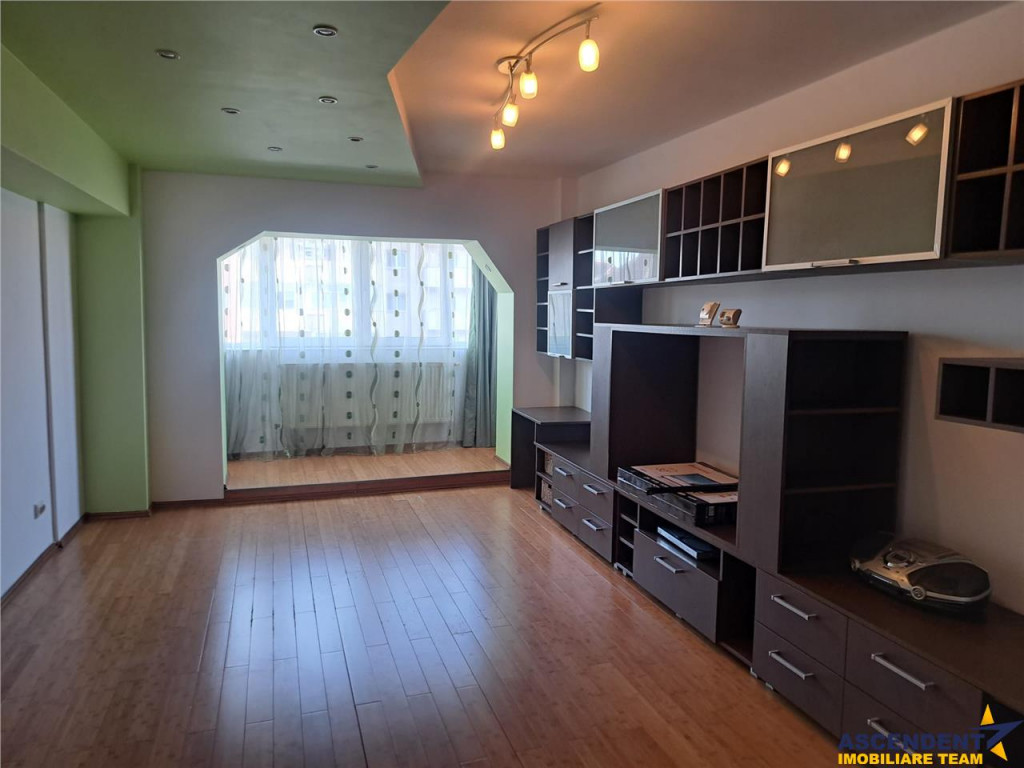 Apartament generos 3 camere de inchiriat, in zona apreciabil