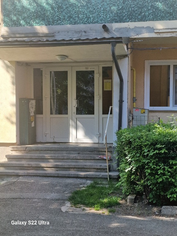 Proprietar, vand apartament 4 camere, nemobilat, central
