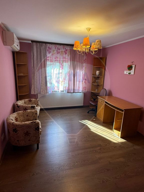 DE INCHIRIAT APARTAMENT 4 camere zona centrala