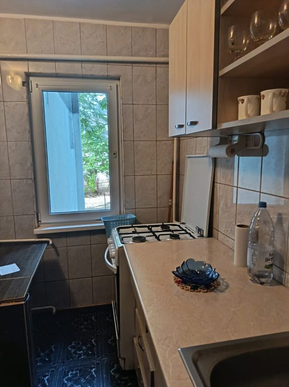 De vanzare apartament cu 2 camere, parter, micro 13 B, 60...