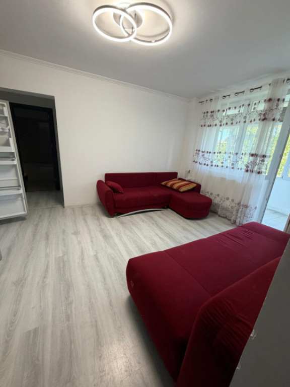 Apartament cu 3 camere 56 mp, zona Centrala .