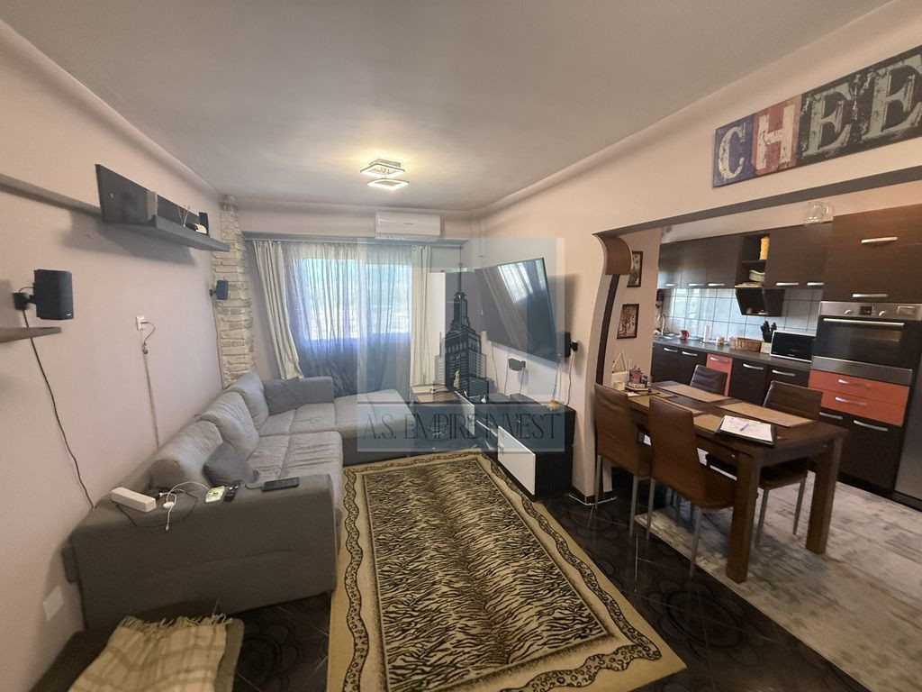 Ap. 4 camere, 81 mp utili, 2 bai, 2 balcoane - zona carti...