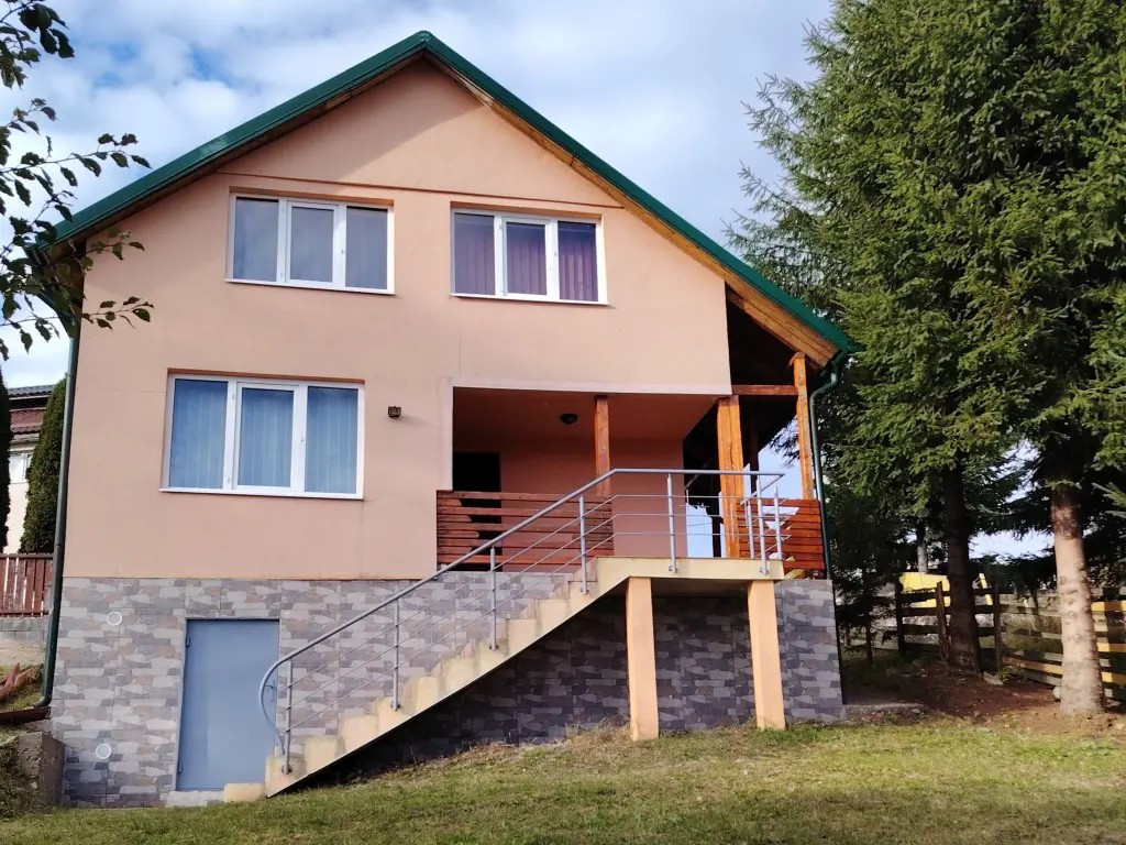 Vând cabana Muntele Baisorii