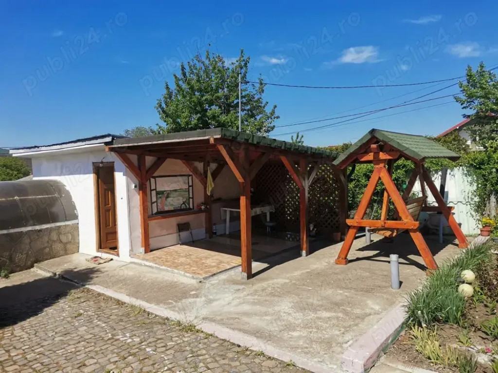Teren de vanzare cu bucatarie si magazii 1128mp
