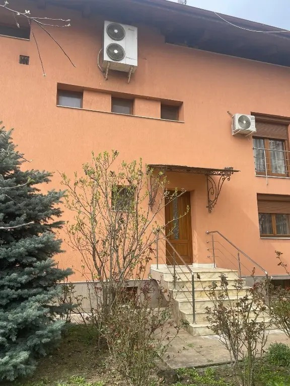 Vilă de lux spatiu de vânzare zona Titan Parcul Teilor Ozana