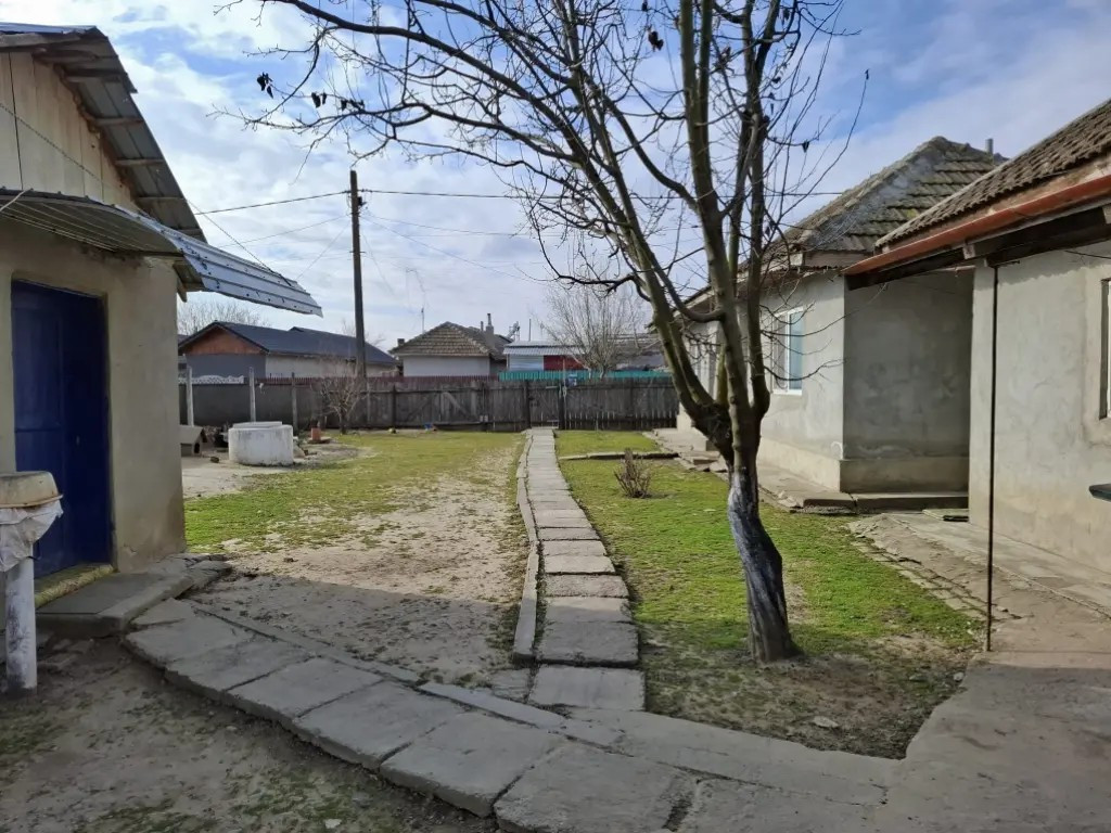 Vând casă com. bordusani ialomița