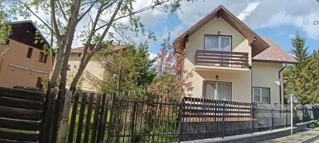 Vând Casa in Busteni