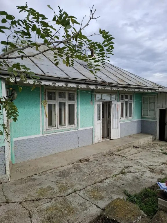 Casa si teren 5200mp in sat Prisecani, com. Boghesti