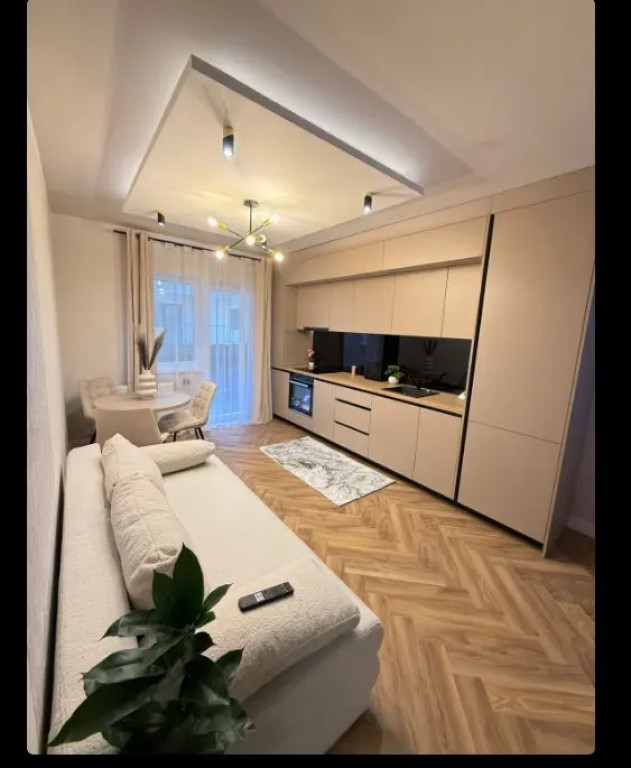 Proprietar apartament 3 camere Florești,urușagului,2 băi,balcon 10mp.