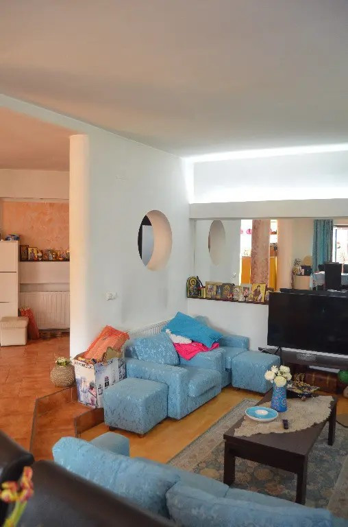 Apartament cu trei camere situat in Busteni