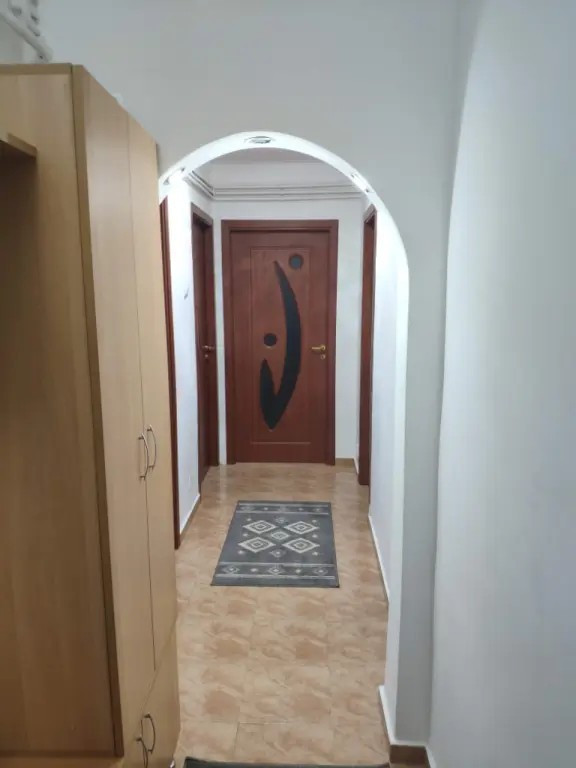 P.f. închiriez apartament 2 camere central