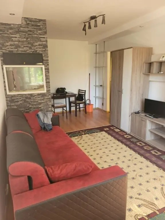 Apartament de închiriat, cu 2 camere, 40 mp, zona Carpati 1