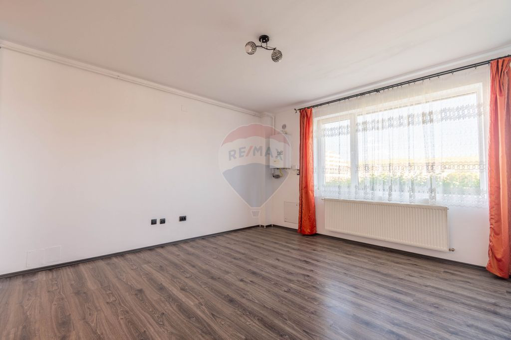 Apartament 3 camere de vanzare in Floresti, Str.Eroilor 8...