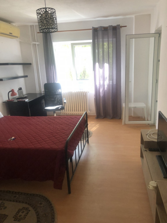 Tineretului timpuri noi vacaresti piscului