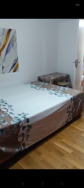 Privat: Două camere cu baie la etaj și bucătărie exclusivă la parter î