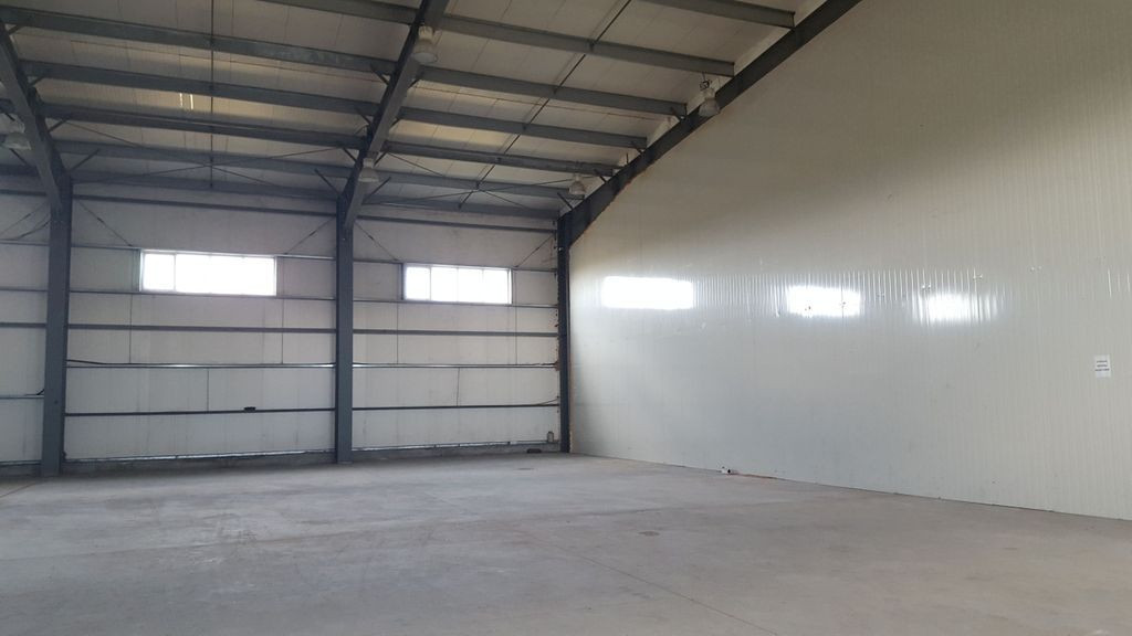 Spațiu industrial de 1,780mp de închiriat în zona Cent...