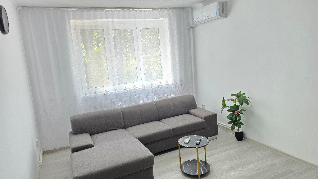Inchiriez apartament 2 camere in Deva, et. 1, zona Joli