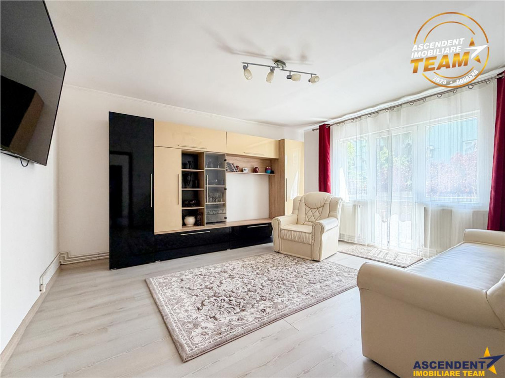 Apartament cu 3 camere, decomandat, etaj2, Central, Sfantu G