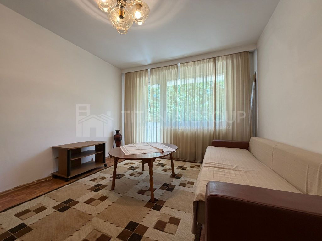 Apartament 3 camere, etaj intermediar - Bulevardul Saturn