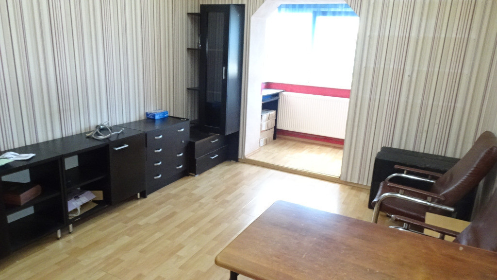 Inchiriez apartament 3 camere in Deva, zona Scarisoara, etaj 2,