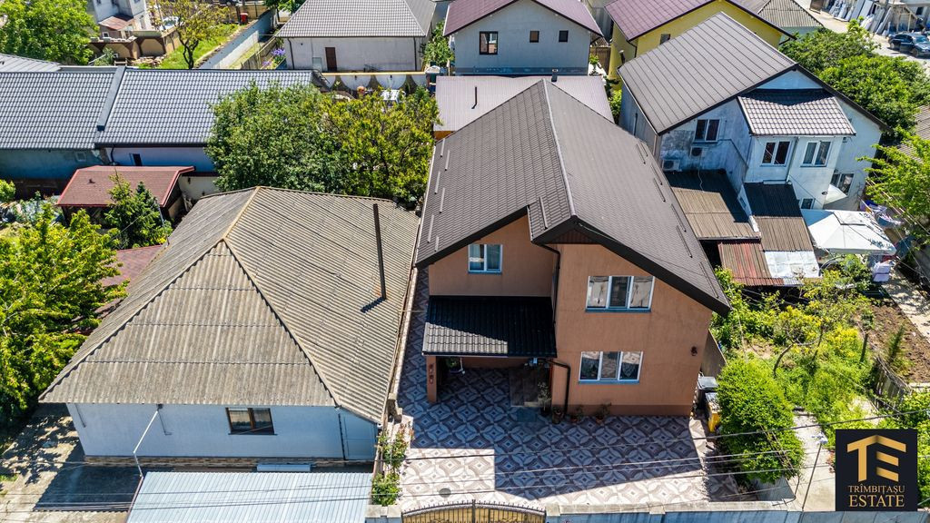 Casă P+M Năvodari | 6 camere | Curte superb amenajată