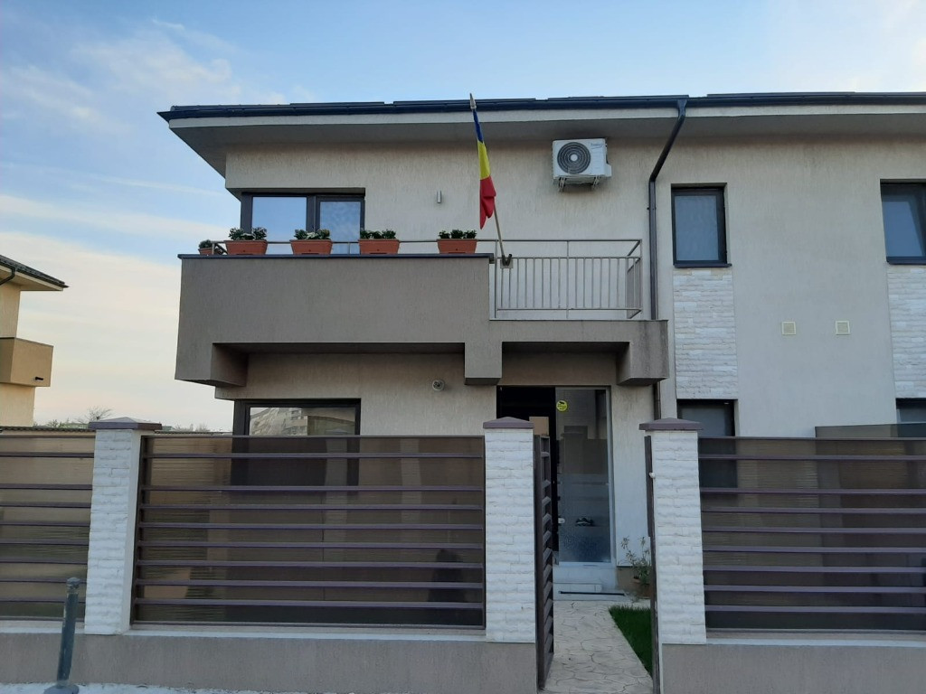 Casa tip duplex de vanzare