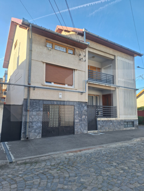 Vilă spațioasă cu 7 camere – confort, eleganță și fu