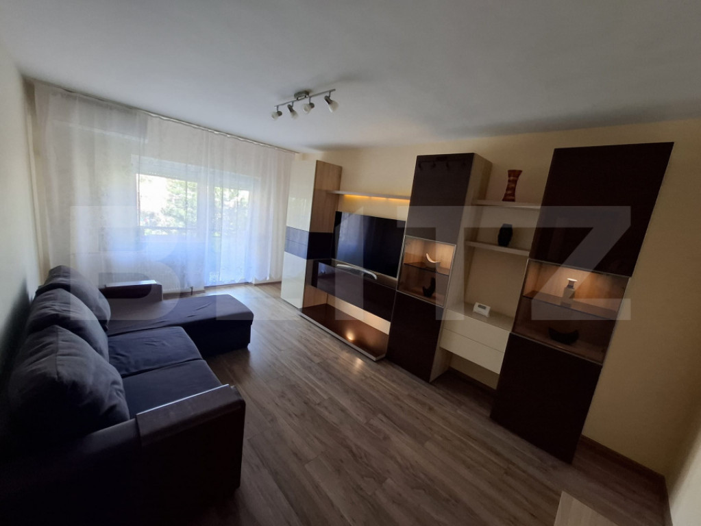 Inchiriere apartament cu 2 camere, 74 mp, zona Piata de Vech