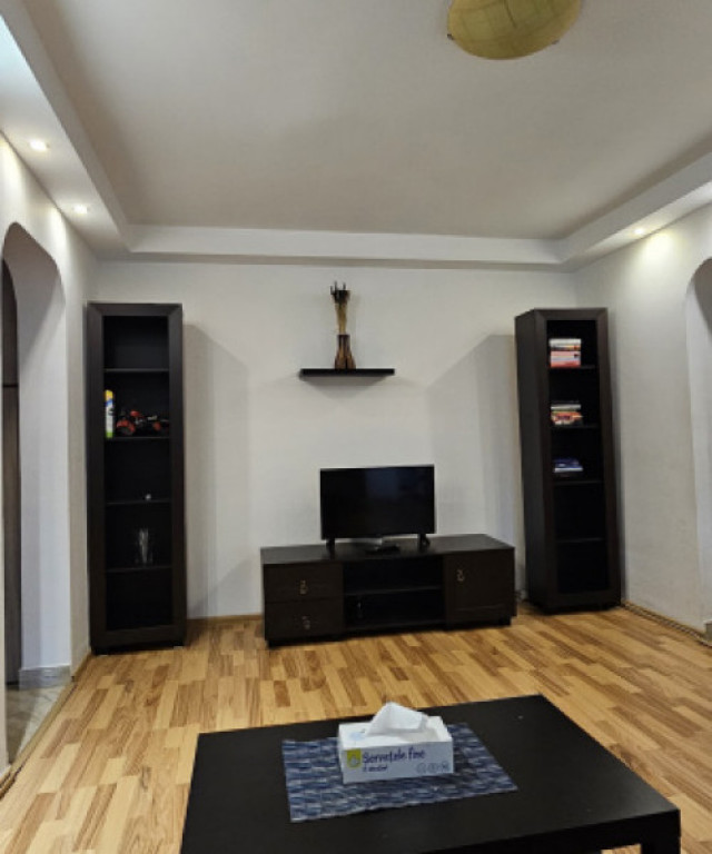 Apartament 3 camere de închiriat, termen lung, în zona Cit