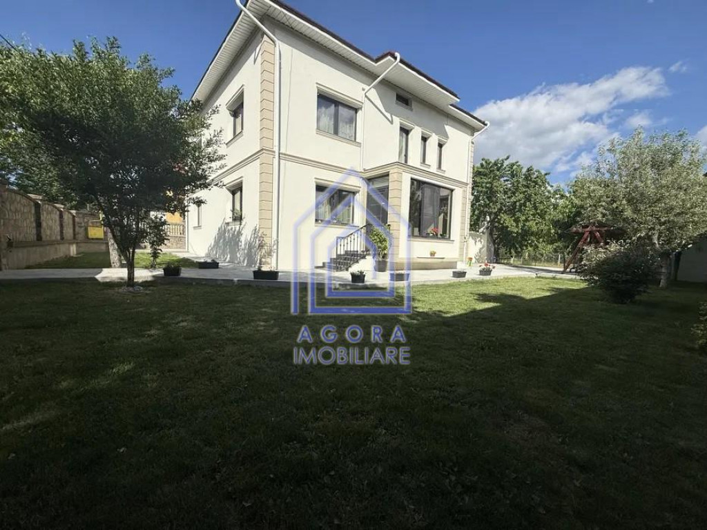 Casa de - 194 mp utili si 1000 mp teren - Burdujeni