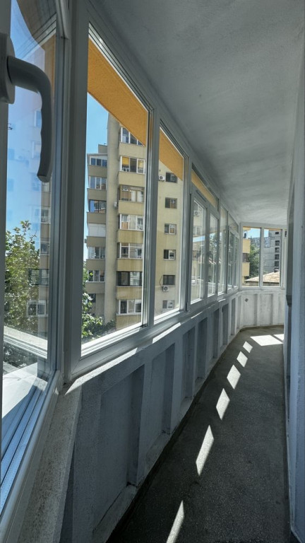 Garsoniera Nerva Traian, Str. V. Carlova, 10 min. metrou Timpuri Noi.