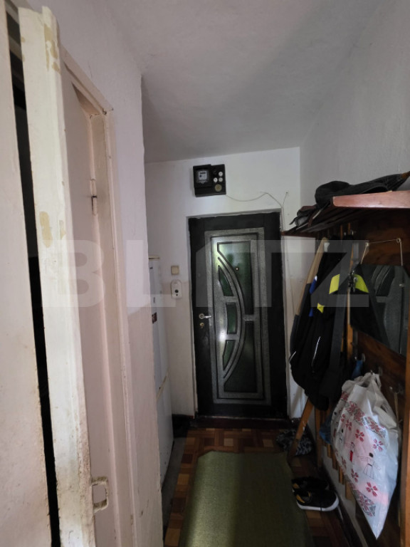 Apartament 3 camere, semidecomandat, 47 mp, zona M40