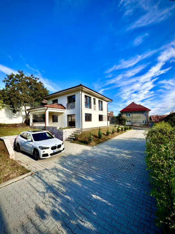 Duplex cu terasa panoramica si vedere spre lac in Chinteni