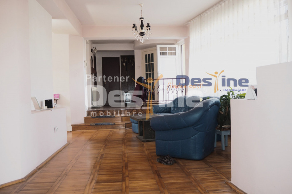 VAND CASA MOBILATA SI UTILATA + GRADINA + TEREN, DEJ