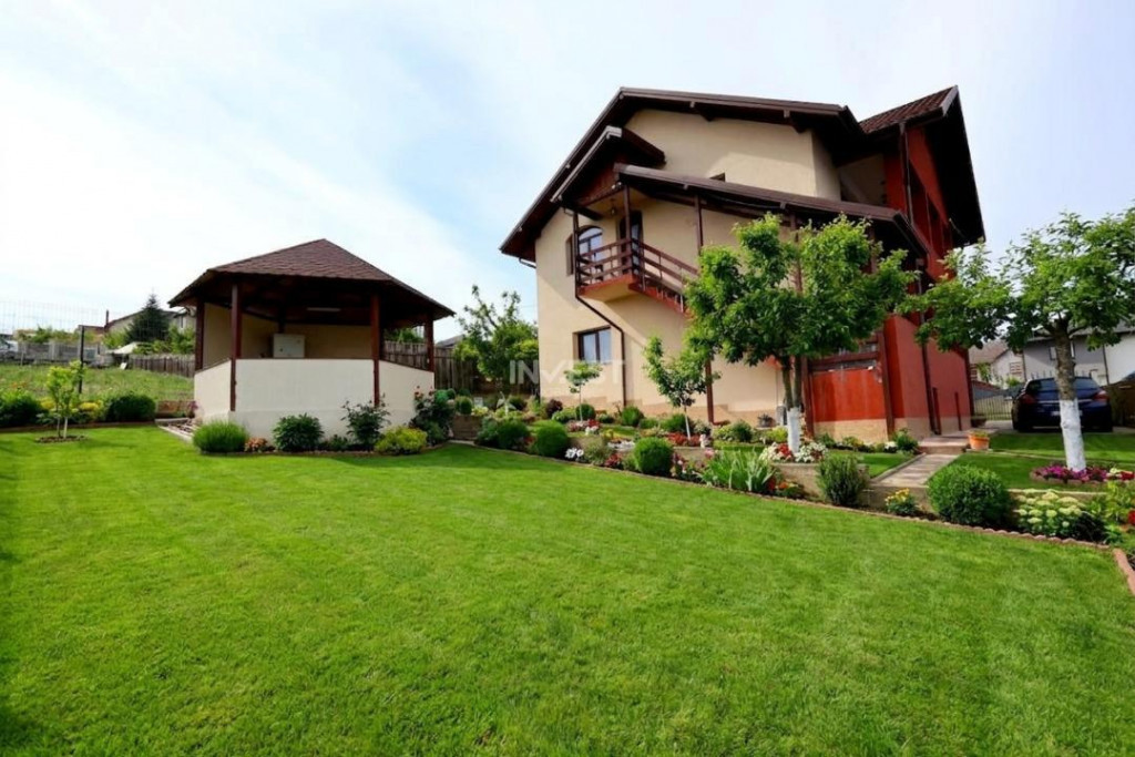 Casă individuală ideală pentru două familii sau locuinț