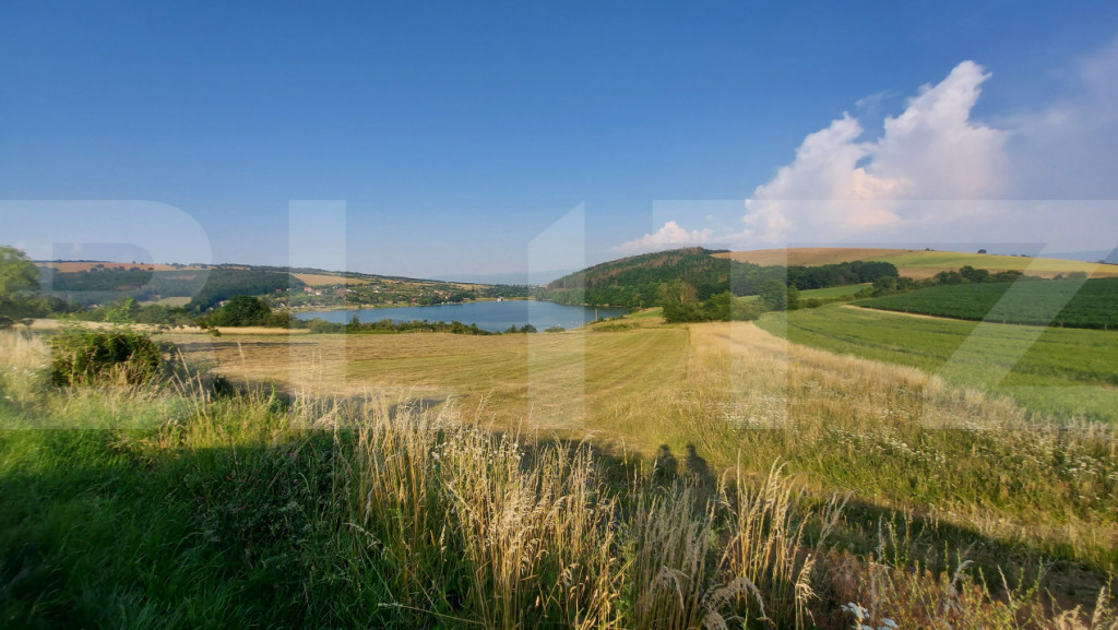 Teren intravilan de 600 mp la doar 50 m de lac – Pădureni