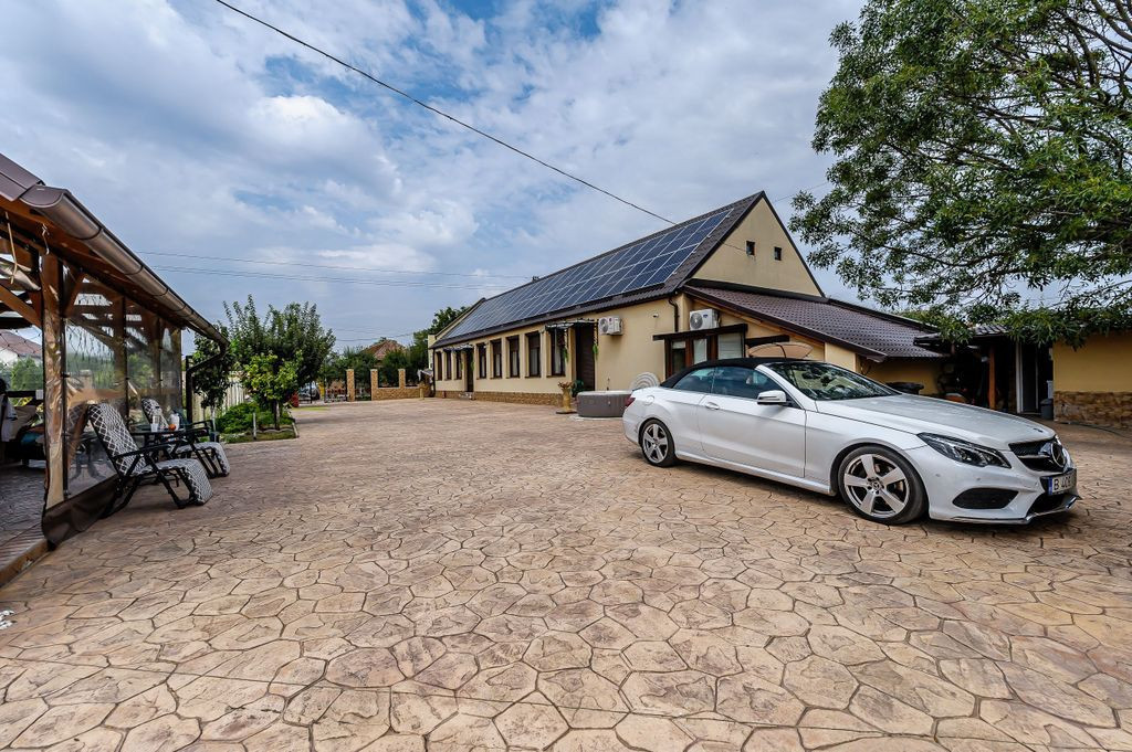 Rezervat Proprietate de vis cu teren 2.880 mp și facilit...