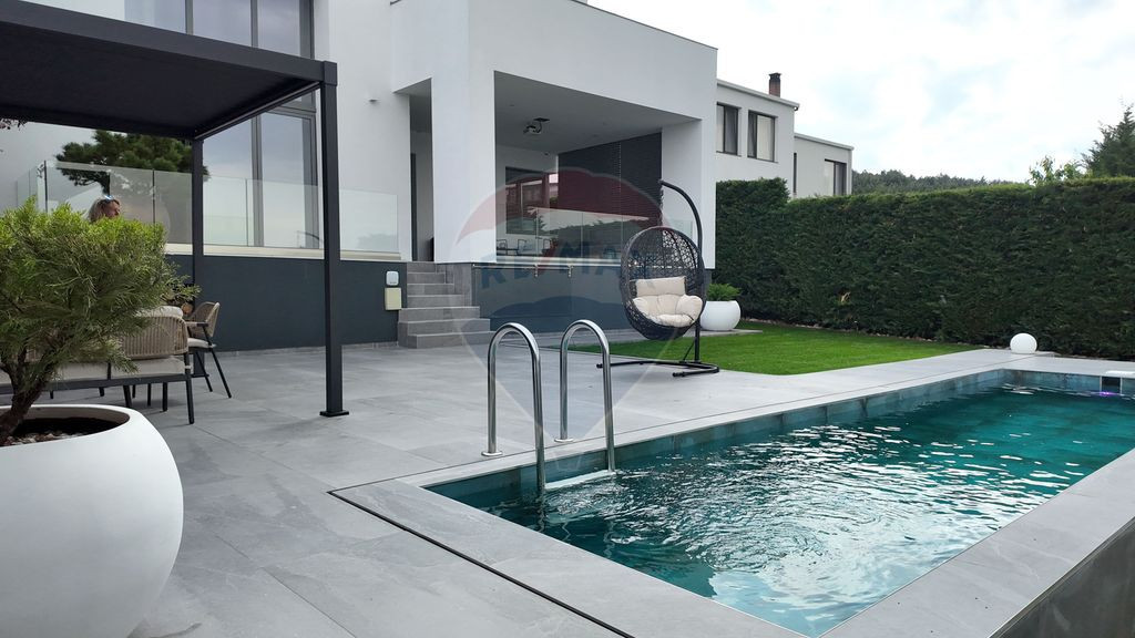 Casa de lux cu piscina de vanzare in White House Residence