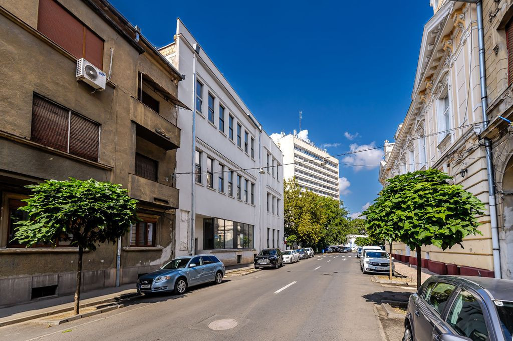 Clădire ultracentrală de vânzare Bulevardul Decebal Co...