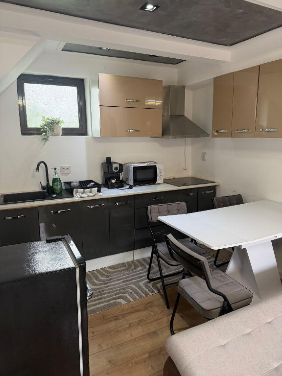Casă complet renovată, terasă spectaculoasă, zonă lini?
